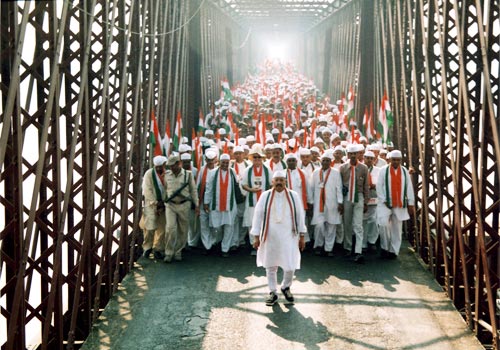 Shri Satpal Ji  Maharaj leading Sadbhawna Yatra (Peace March) from Dandi to Sabarmati.