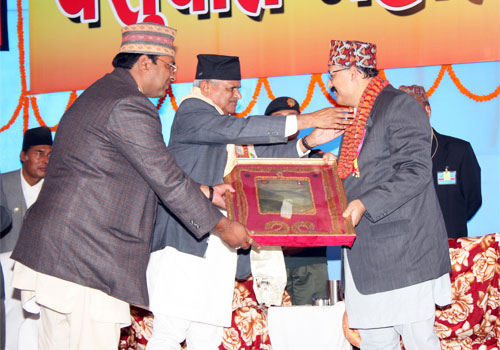 Satpal ji Maharaj being honoured by  H.E. the President of Nepal at a function held at Pashupati Temple, Kathmandu.